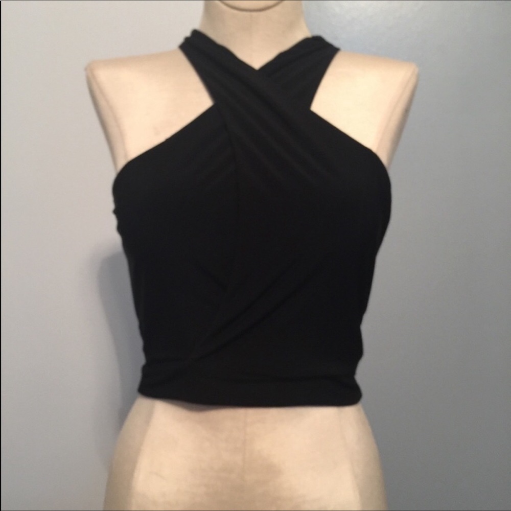 Black criss cross cropped top!